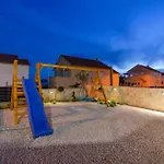 Holiday home Luxurious In Maslenica