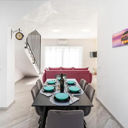 Cozy In With Wifi Maslenica