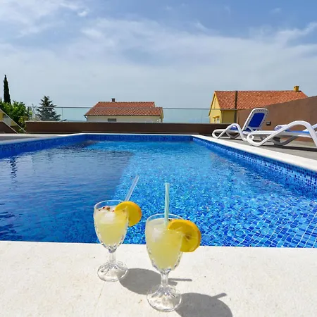 Luxurious In Maslenica