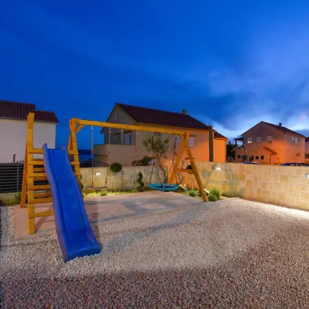 Holiday home Cozy In With Wifi Maslenica