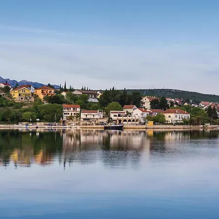 Сasa de vacaciones Luxurious In Maslenica